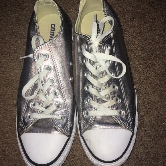 silver metallic converse womens